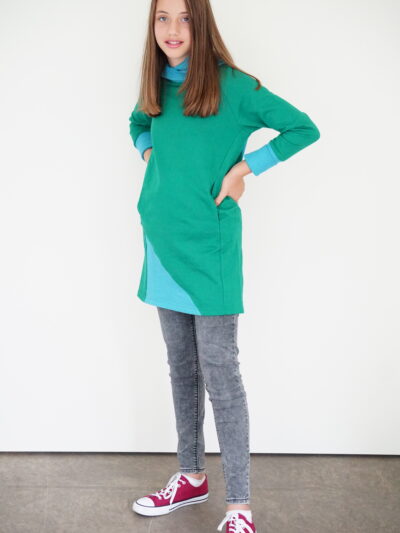 Mädchen Sweatkleid mit Kapuze aus 100% Bio-Baumwolle. Forest