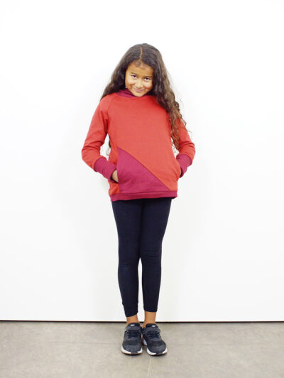 Girl hoodie made of 100% organic cotton. Red Earth